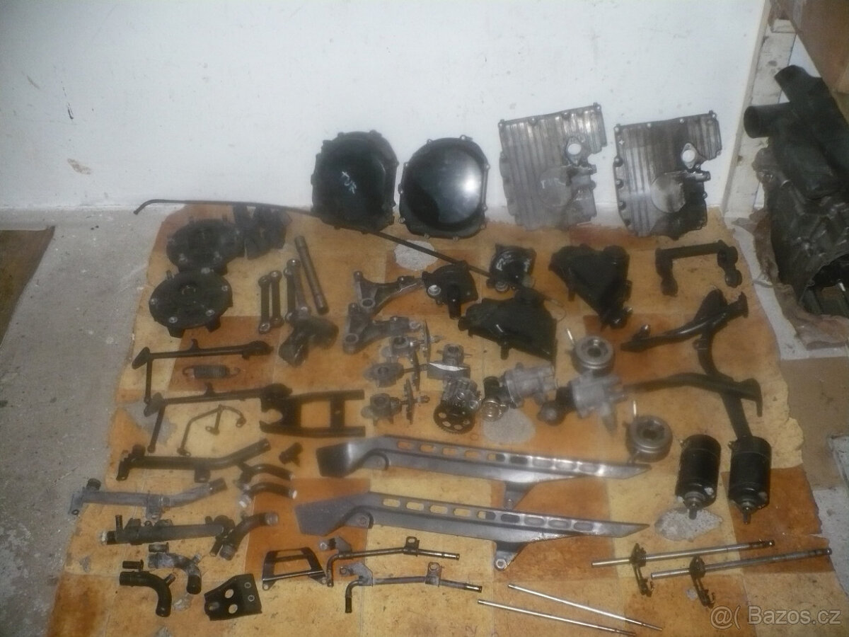 Yamaha FZS 600 Fazer r. 98-02-díly ze dvou motorek - 6