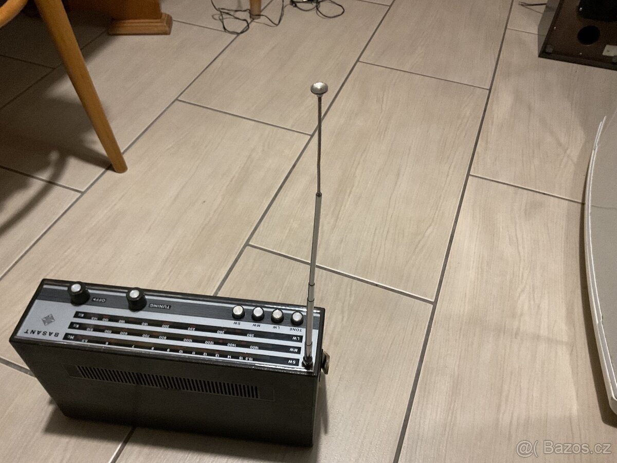 Rádio Telefunken Basant - 6