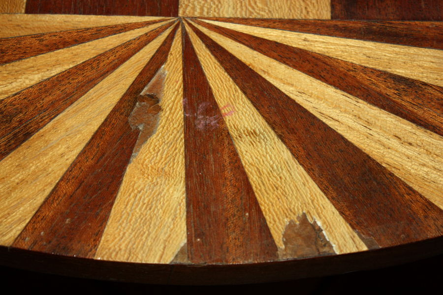 Šachy, starý šachový stůl, šachovnice, šachové figury - 6