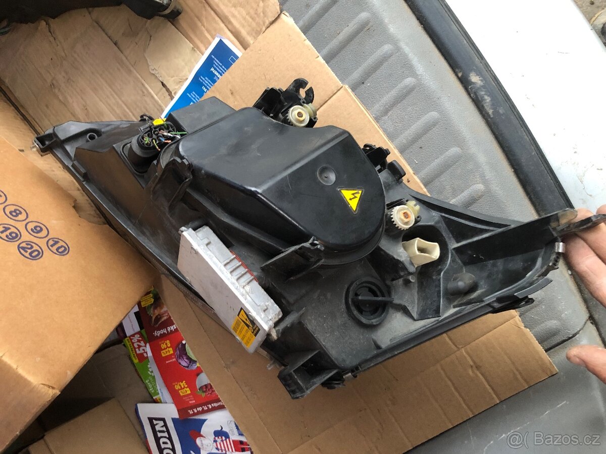 XENONY FORD FOCUS 1 Original CENA ZA PÁR - 6