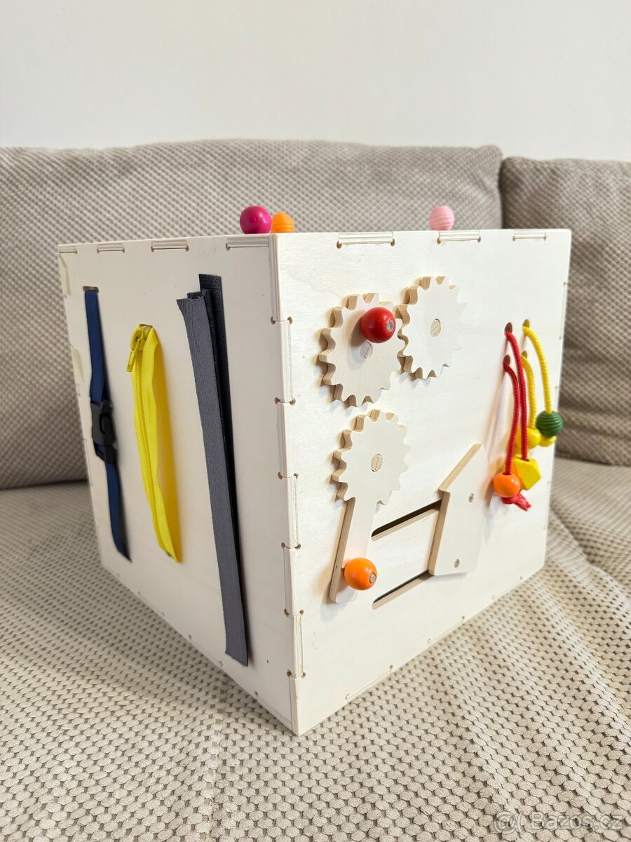 Dřevěný activity board - 6