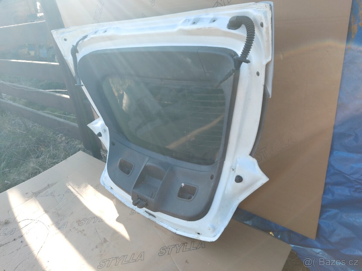 Zadni viko Renault Megane lll RS - 6