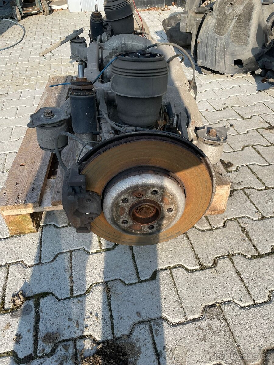 Přední a zadní náprava e61 535D - 6