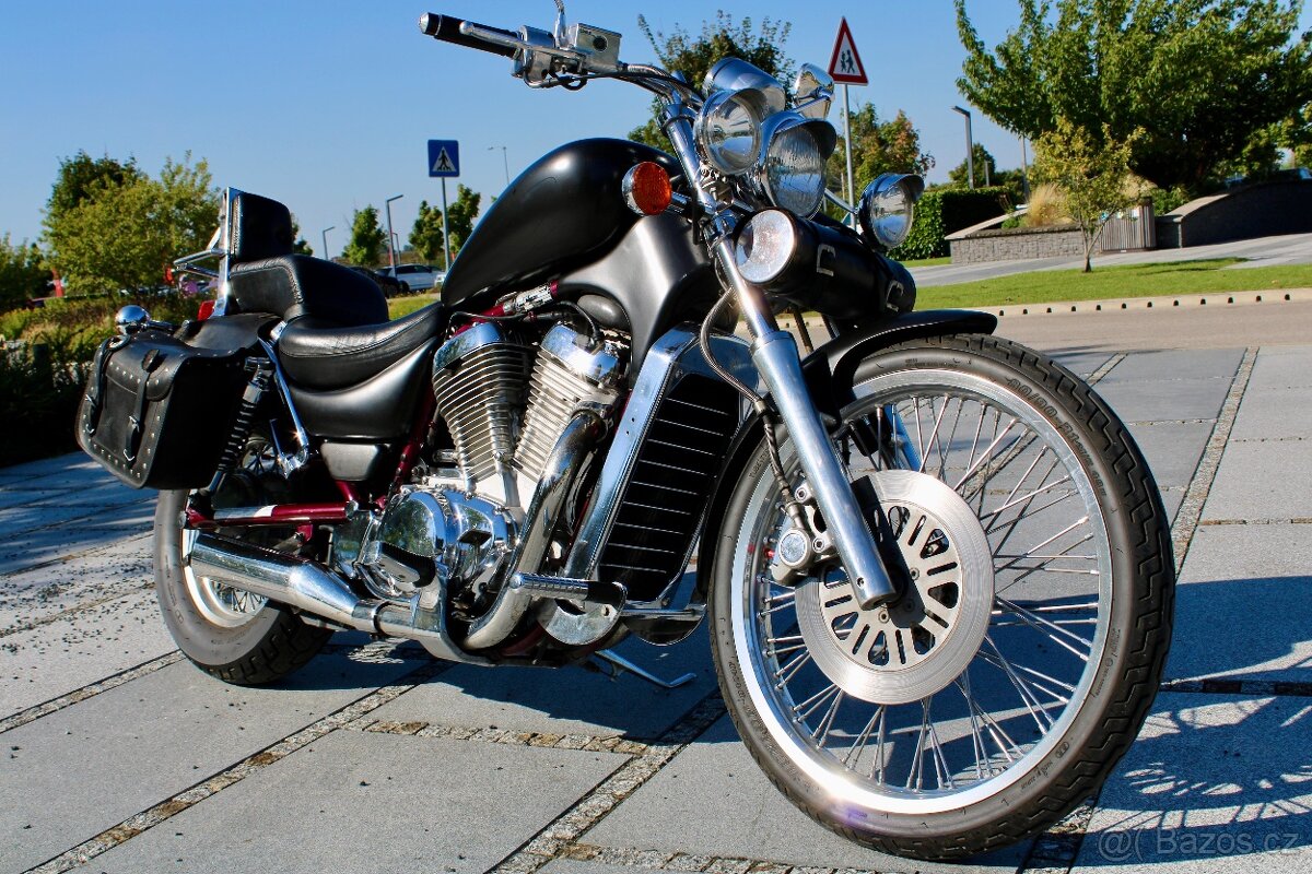 Suzuki Intruder VS 800 - 6