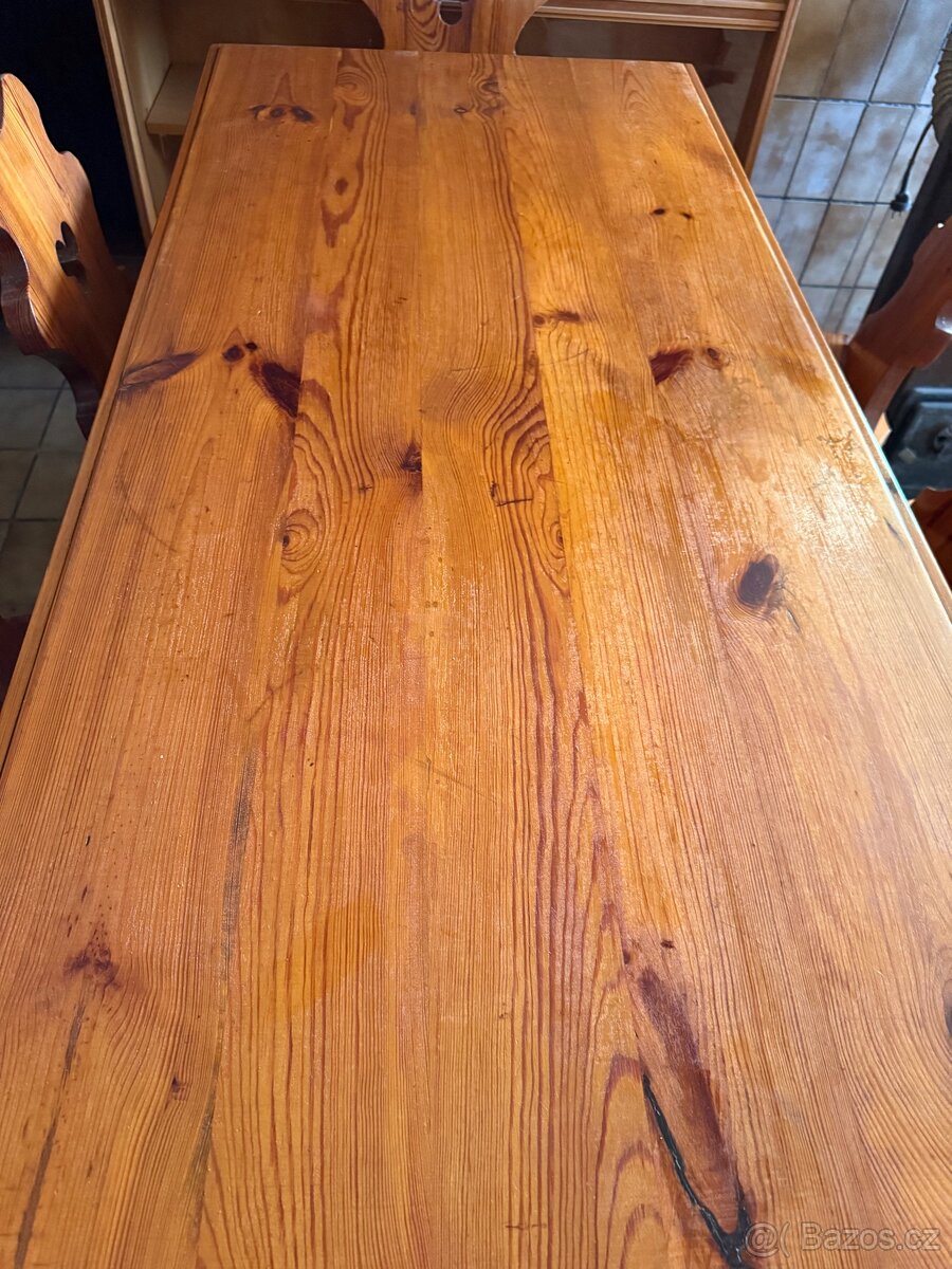 Masivní stůl s židlemi - 6