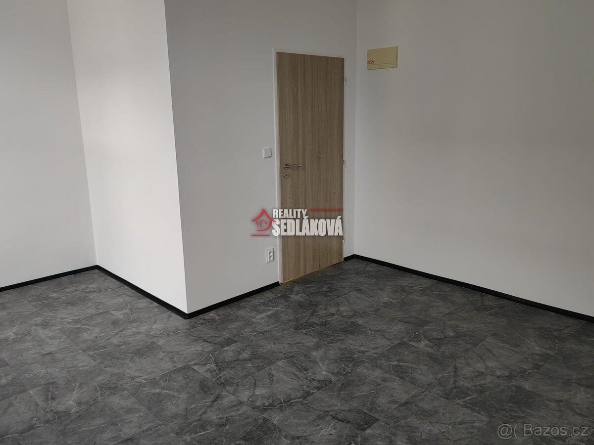 Pronájem bytu 1+1 v cihlovém domě se zahradou, Děčín II - 6