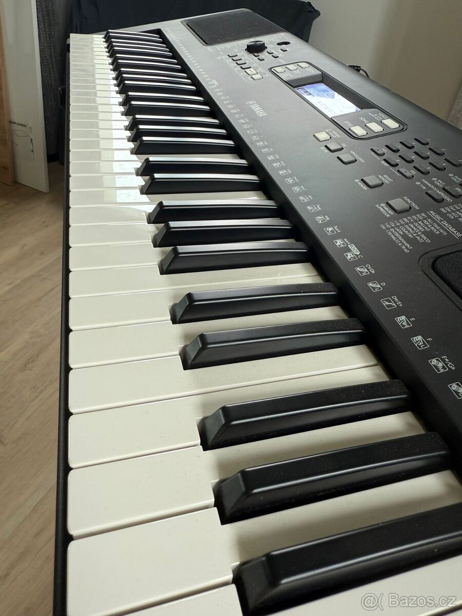 Yamaha PSR-E373 Keyboard s dynamikou / se stojanem - 6