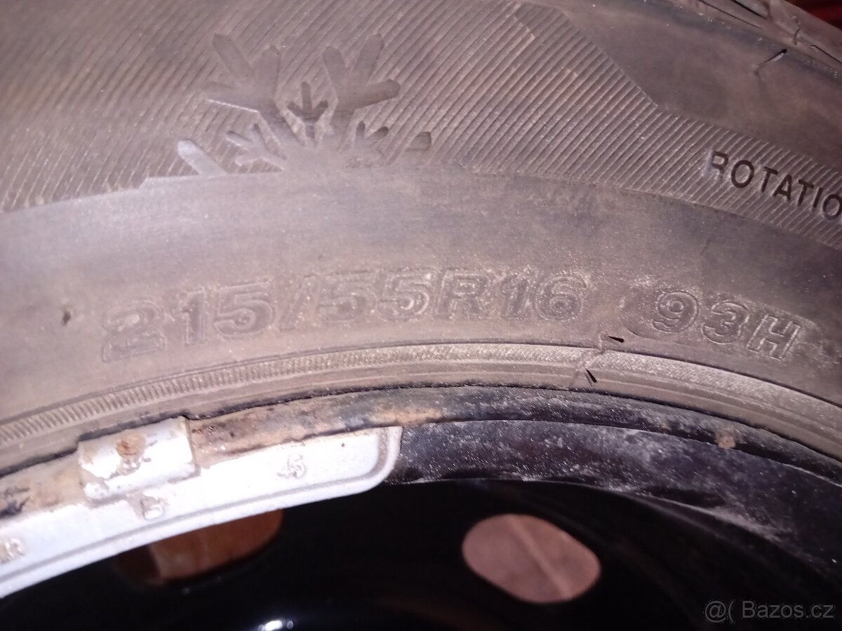 Prodám zimní pneum 215/55 R16 - 6