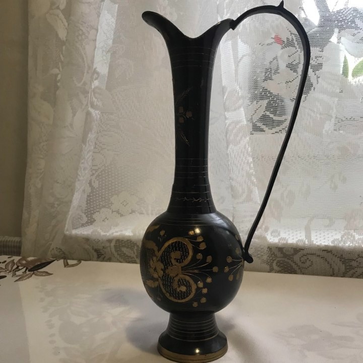 Černé tepané karafy, váza a vintage - 6