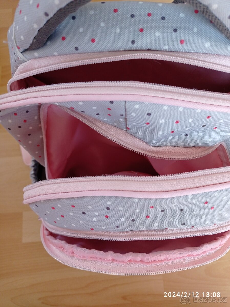 Dívčí aktovka s příslušenstvím - 6