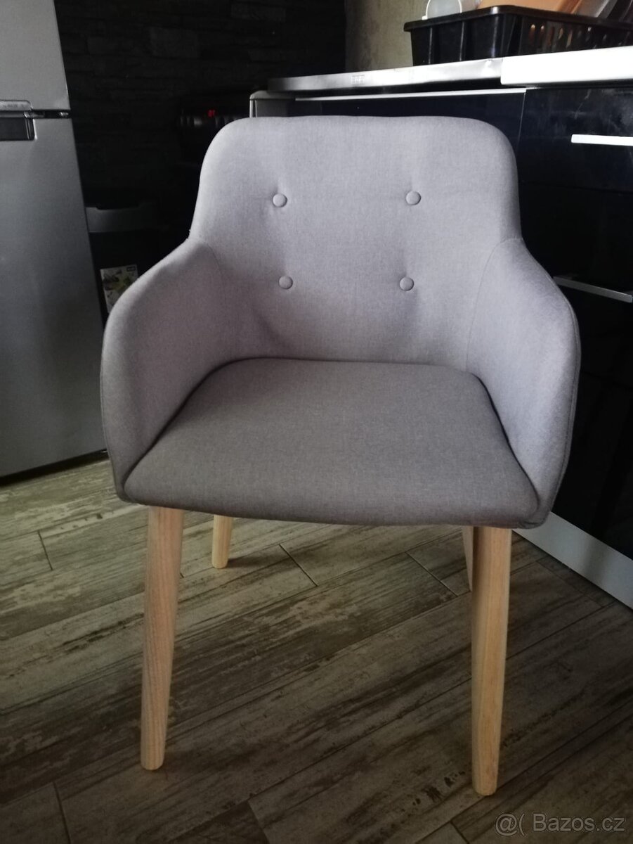 Nová jídelní křesla v šedé i v černé barvě - 6