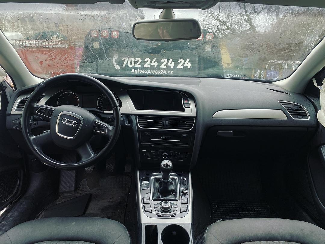 Vůz na náhradní díly Audi A4 B8 8K sedan 2012 CAGA LLN LX7W - 6