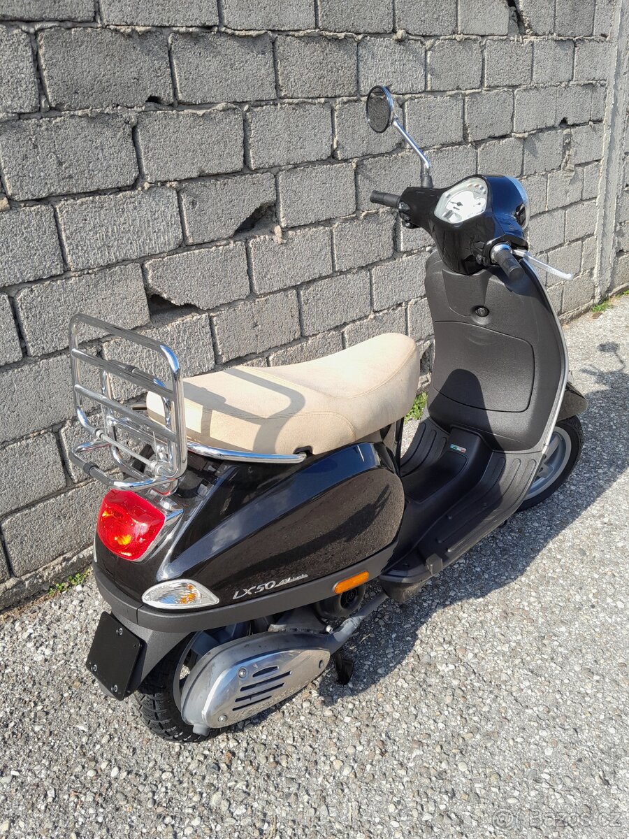 Vespa LX 50 4t, 2011, málo jetá, moc pěkný stav - 6