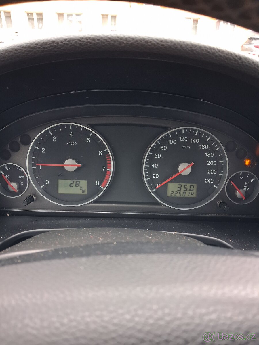 Ford mondeo 1.8i - 6