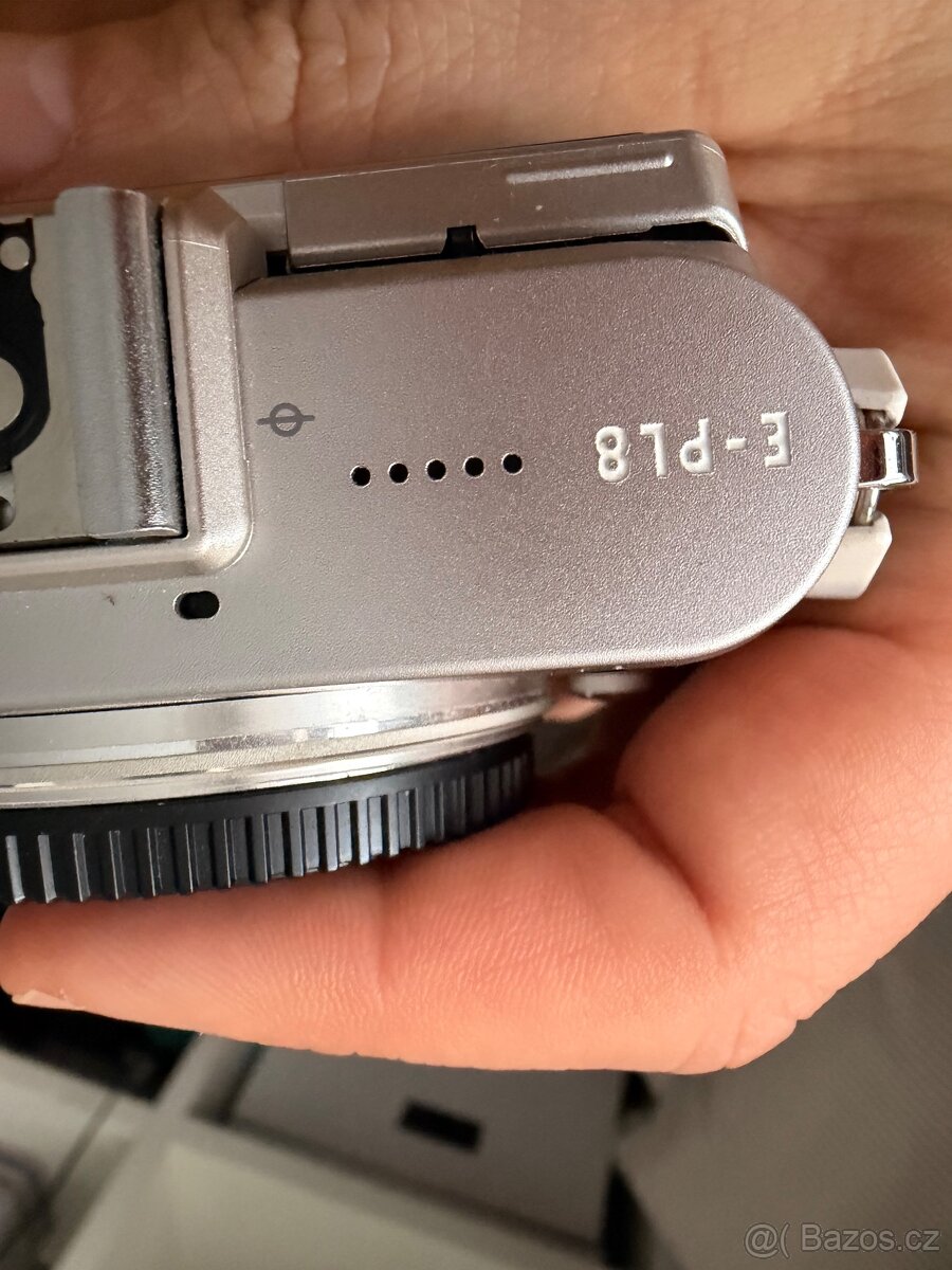 Olympus PEN E-PL8 tělo - 6