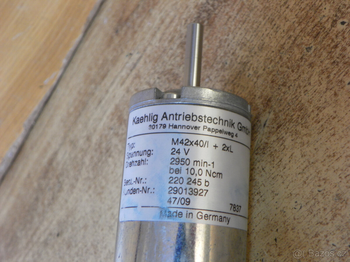 Elektromotor s průchozí osou 24 VDC, 2950 ot./min. - 6