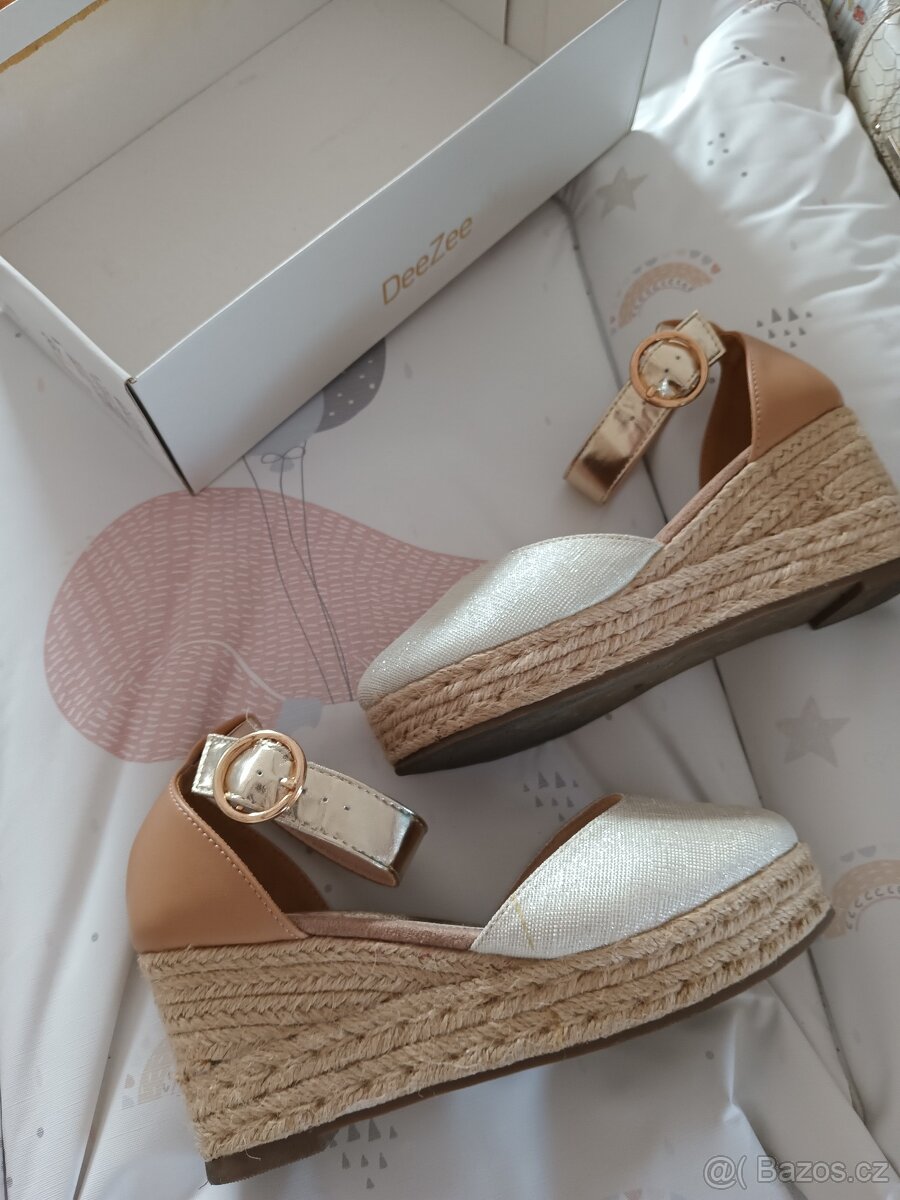 Nové sandálky na klínku DeeZee vel. 37 - 6