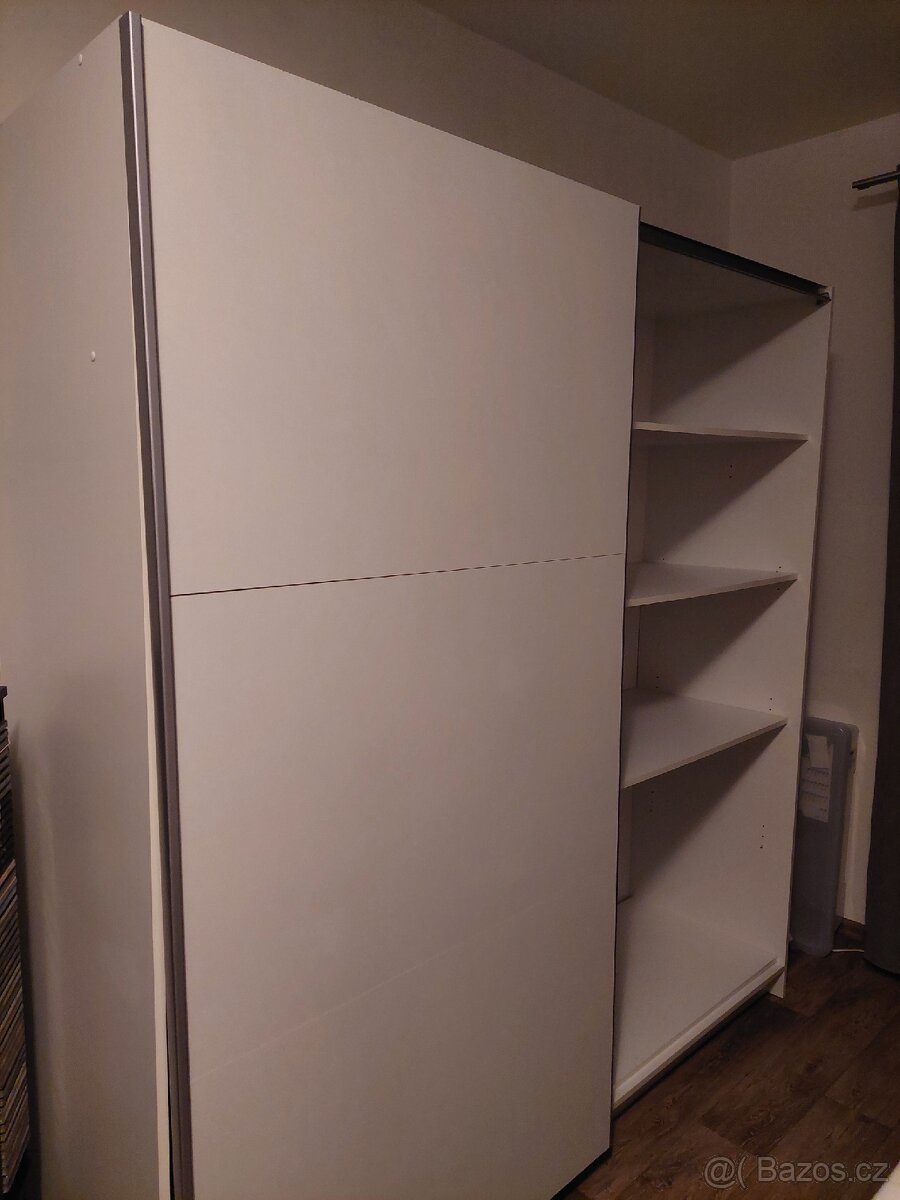 Skříň bílá s posuvnými dveřmi - 6