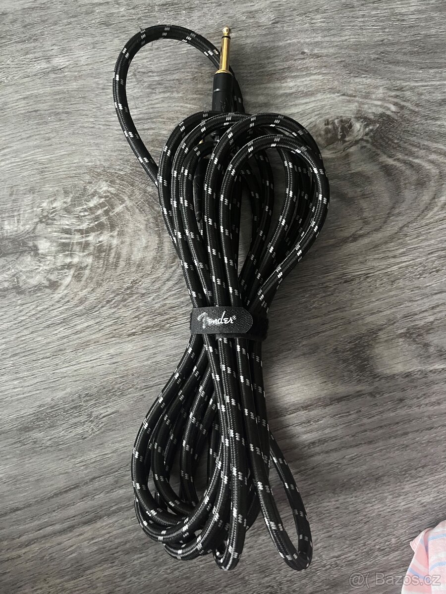 Prodám kytarové kombo Marshall MG30FX + kabel Fender - 6