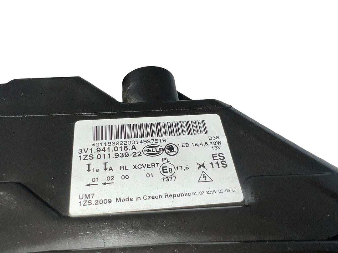 Pravý xenon 3V1941016A Škoda Superb 3 r.v. 2018 - 6