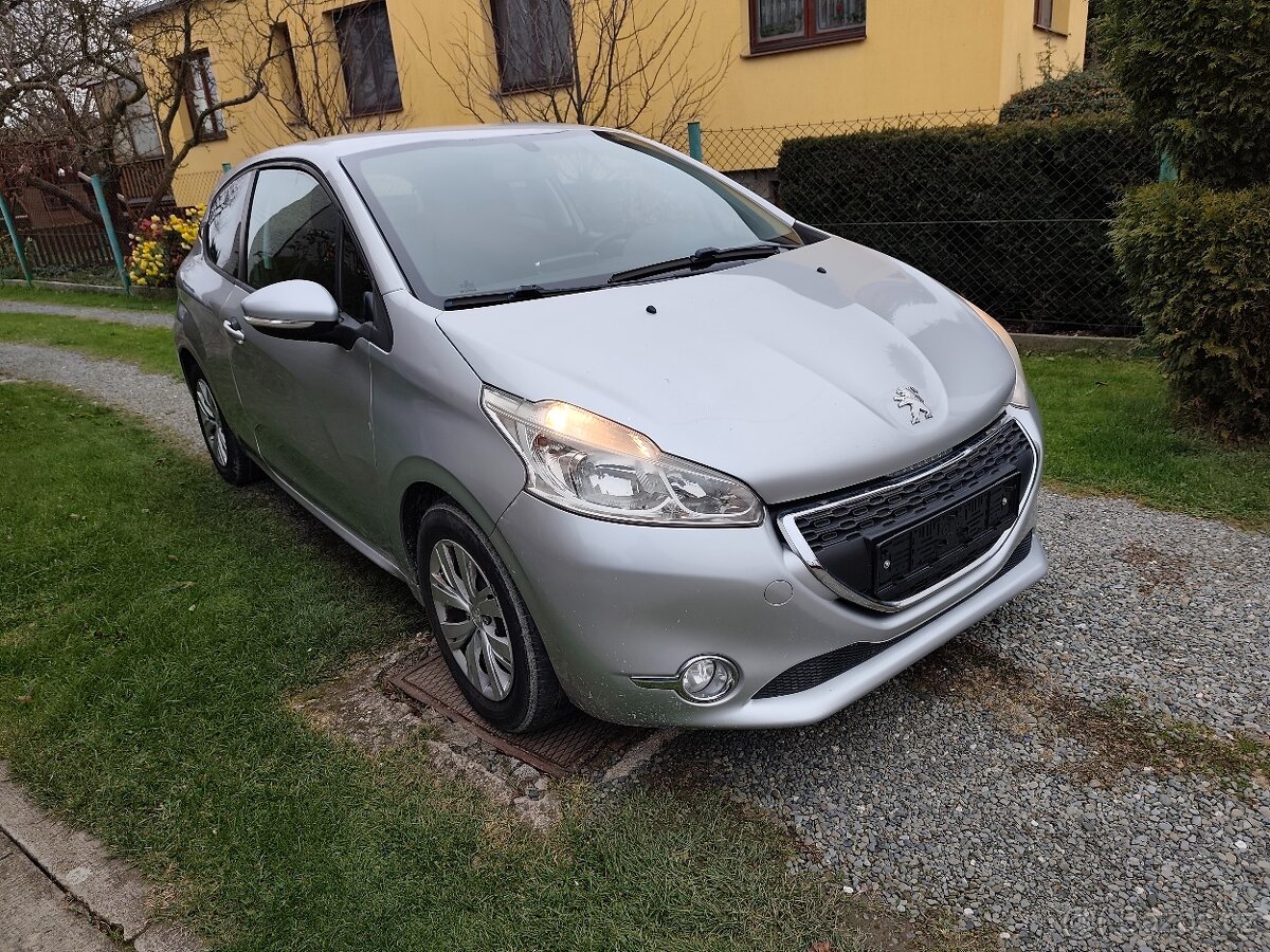 PEUGEOT 208 - 6