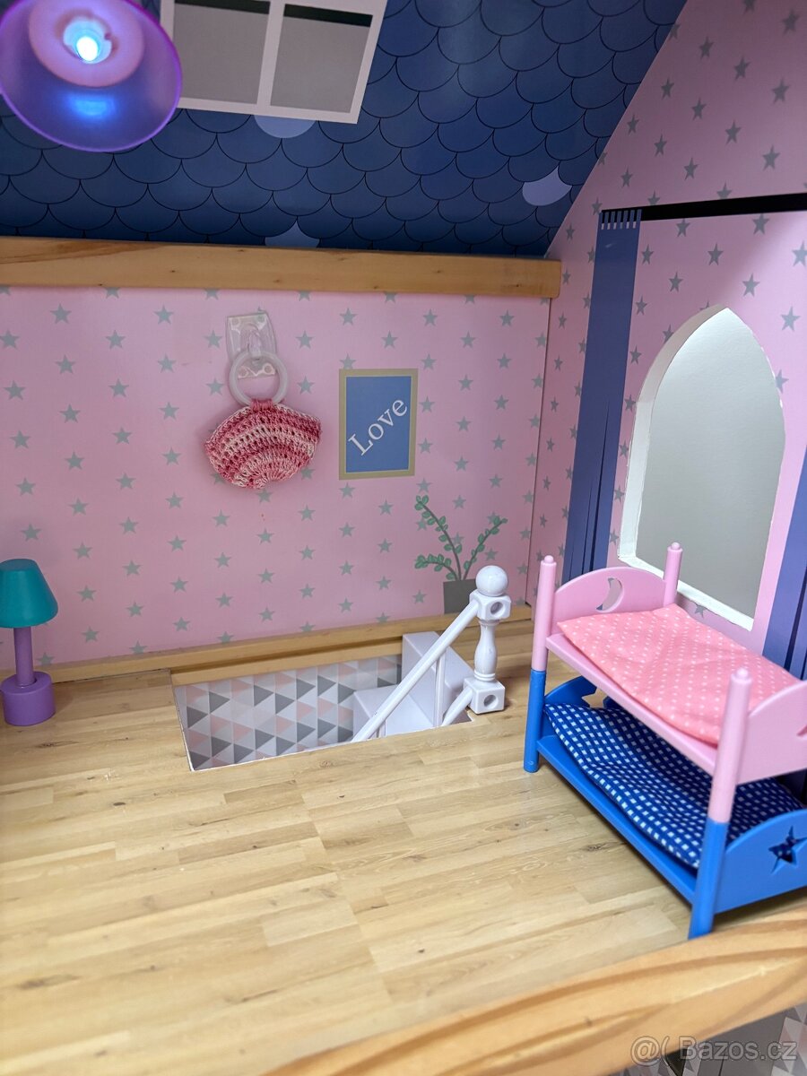 Dřevěný domeček pro panenky - 6