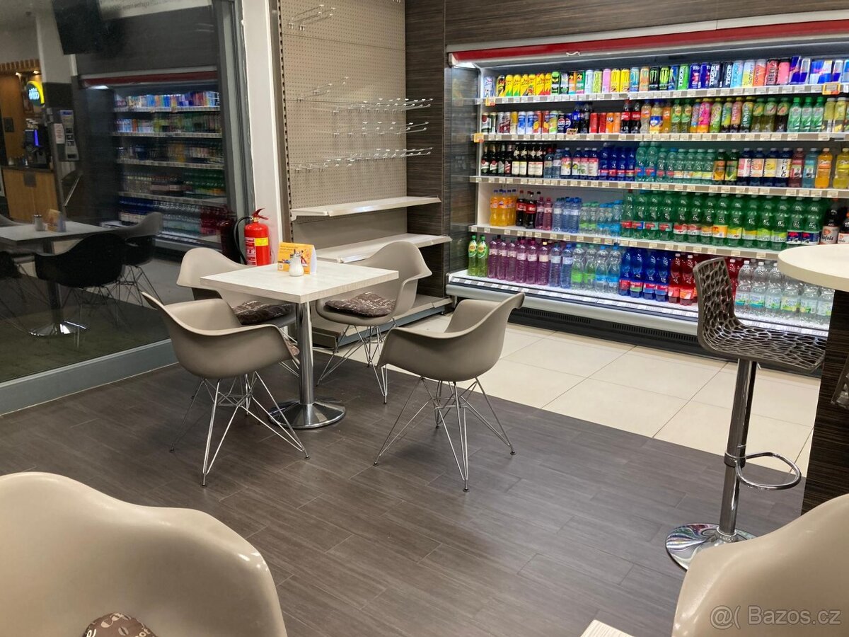 Regály + drobný nábytek z rekonstrukce čerpací stanice - 6