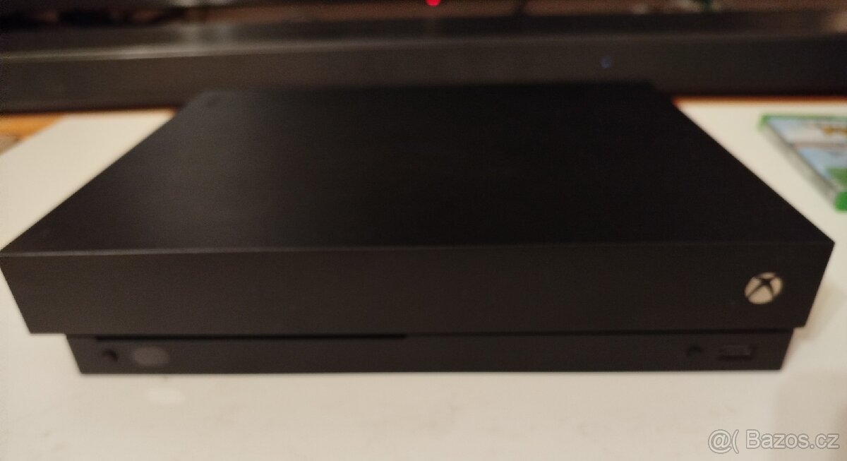 Xbox One X, 12 her pro děti - 6