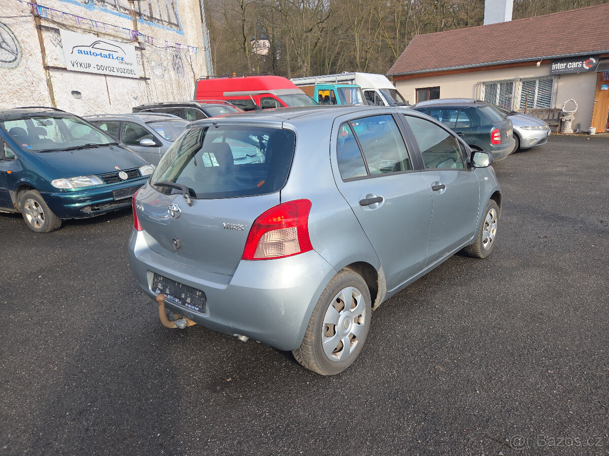 Toyota Yaris 1.3i (64 kW) - 6