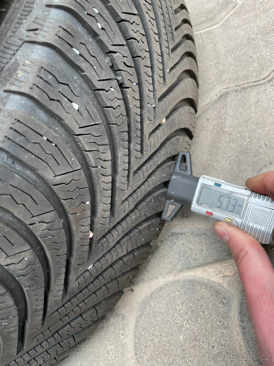 215/65R17 Michelin Alpin 5 - 6mm - 6
