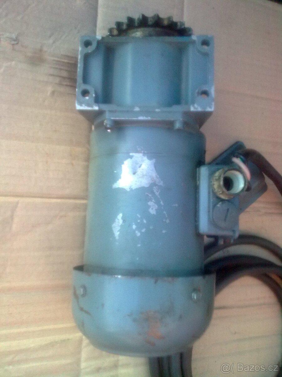 Elektromotor s převodovkou. - 6