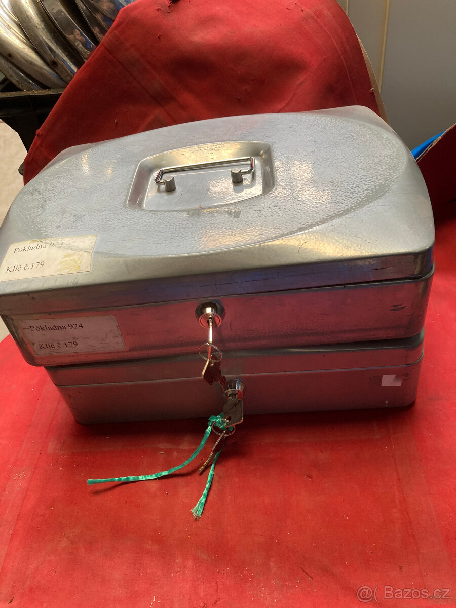 Pokladnička, trezorek, kasička, dva kusy za 500 k s poštou - 6