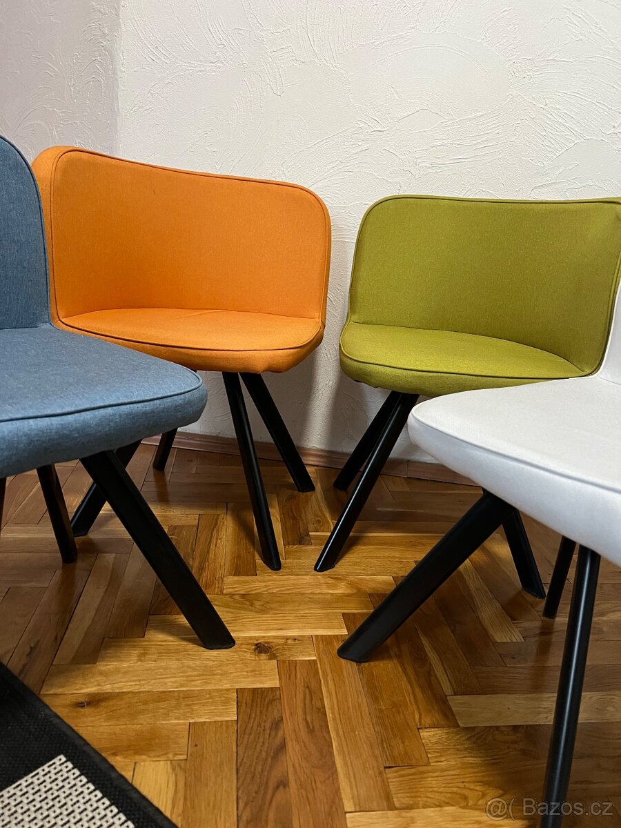 Designový jídelní set (stůl + 4 židle) - 6