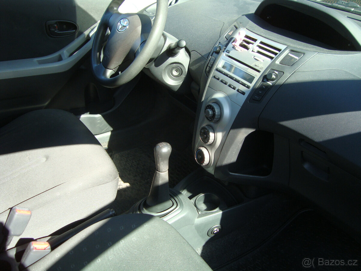 Toyota Yaris 1.0 - 6
