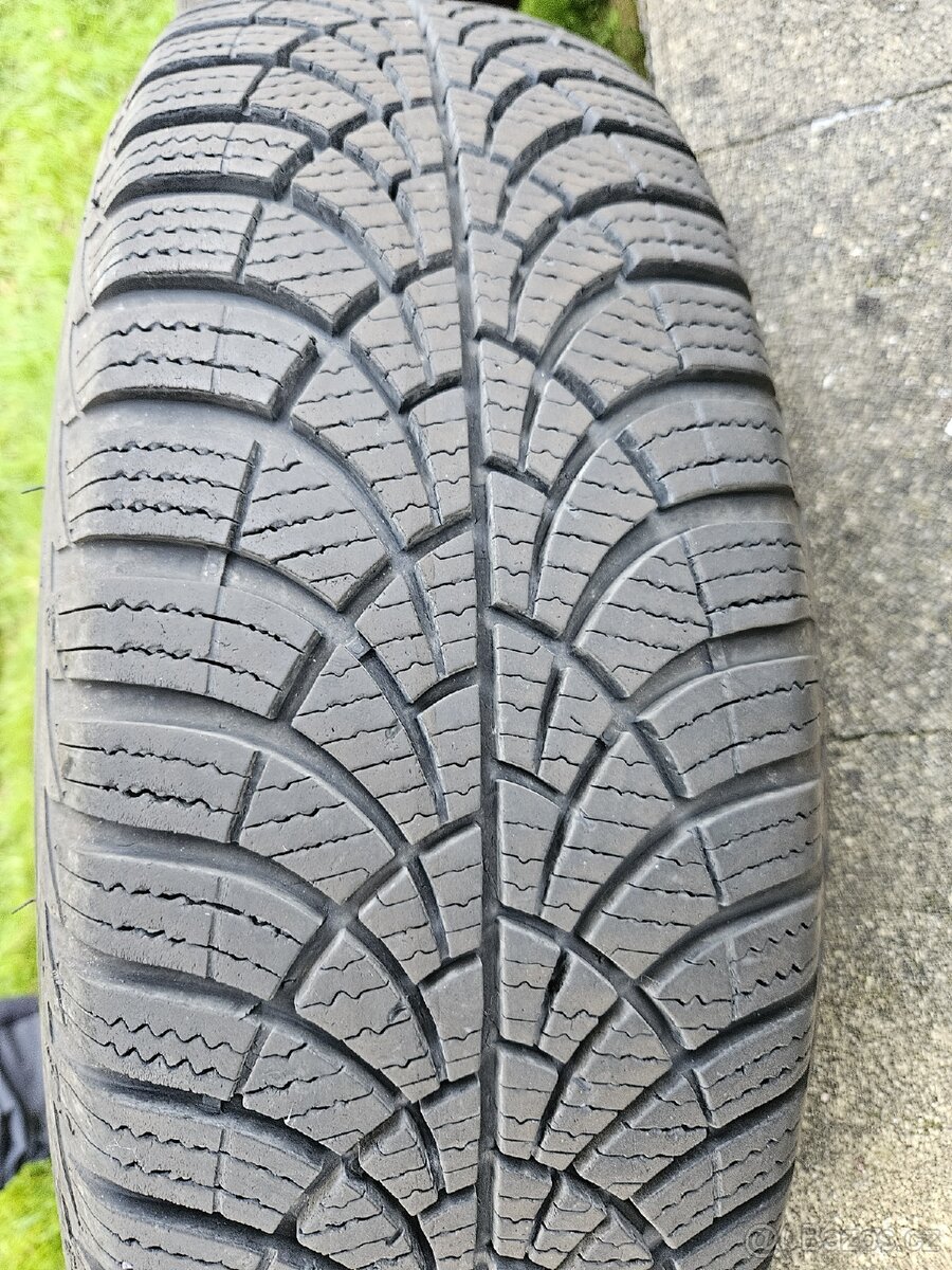 Sada zimních pneu Goodyear Ultragrip 9 185/65 R15 88T - 6