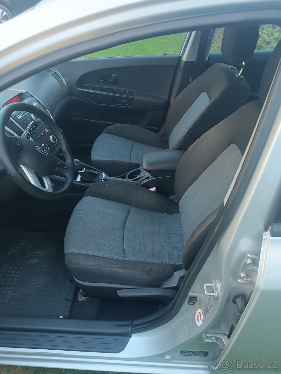 Kia Ceed 2010, 1.6 benzin - 6