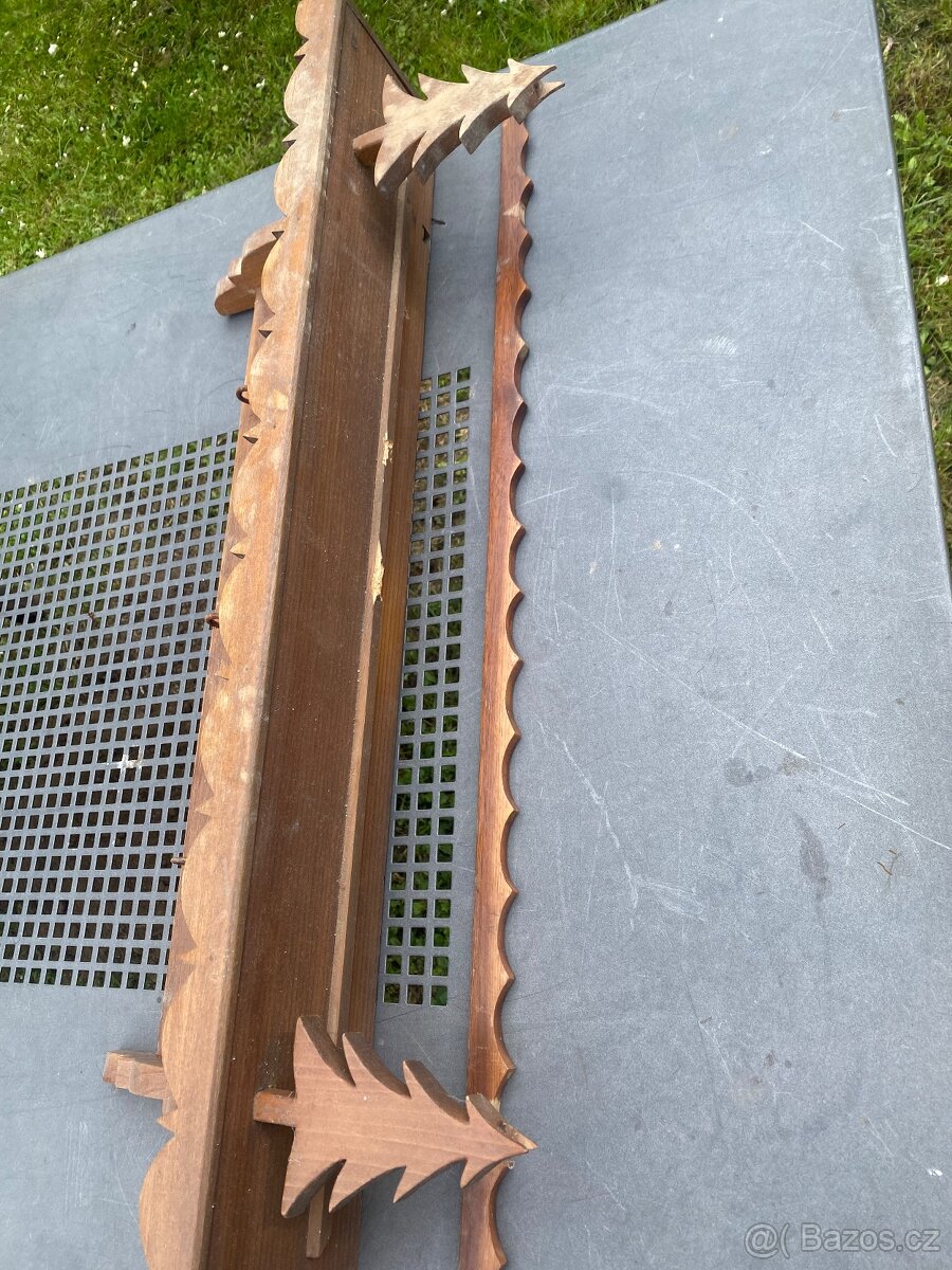 Stará dřevěná police k renovaci - 6