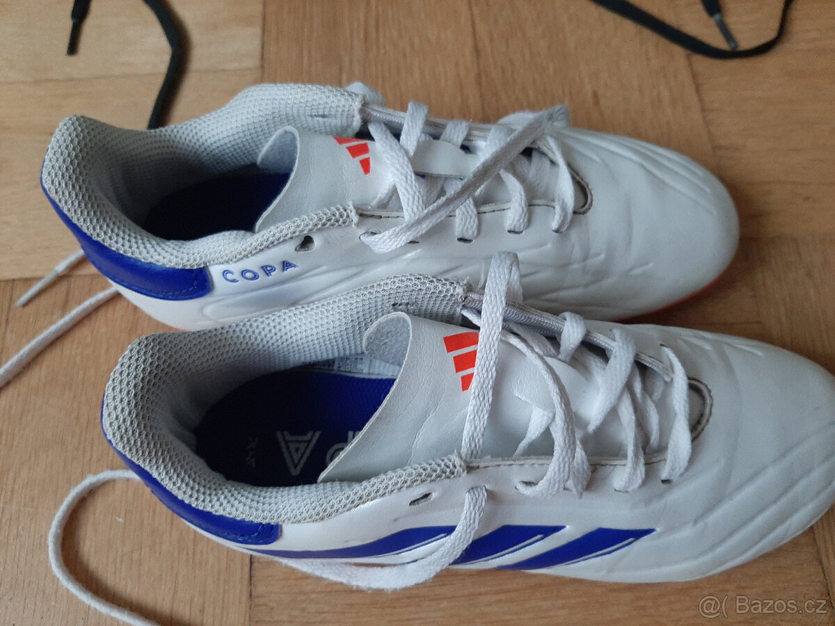 Sálovky vel. 33 (2x), kopačky vel. 35, turfy nové vel. 35 - 6