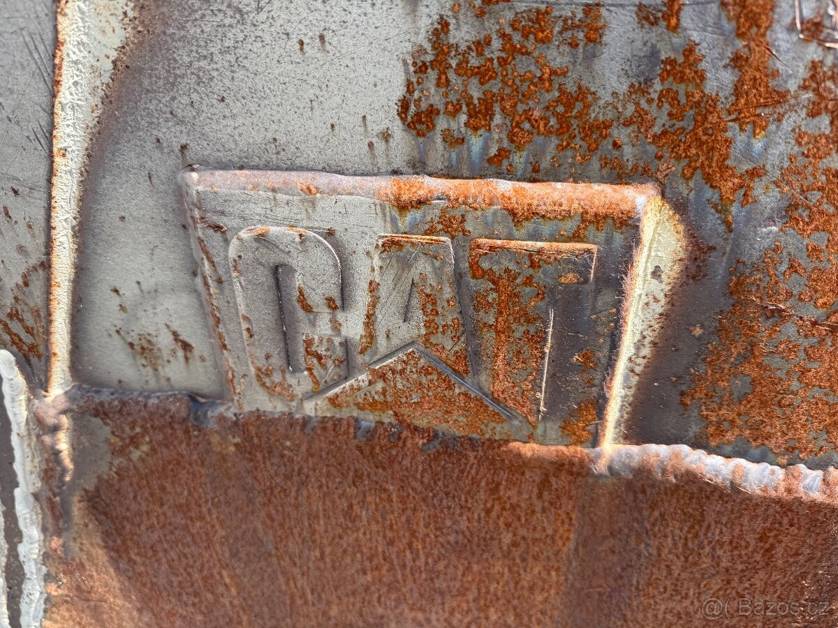 Prodám Caterpillar 906 - 6