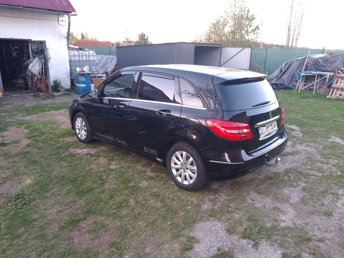 Mercedes Benz B180 - 6