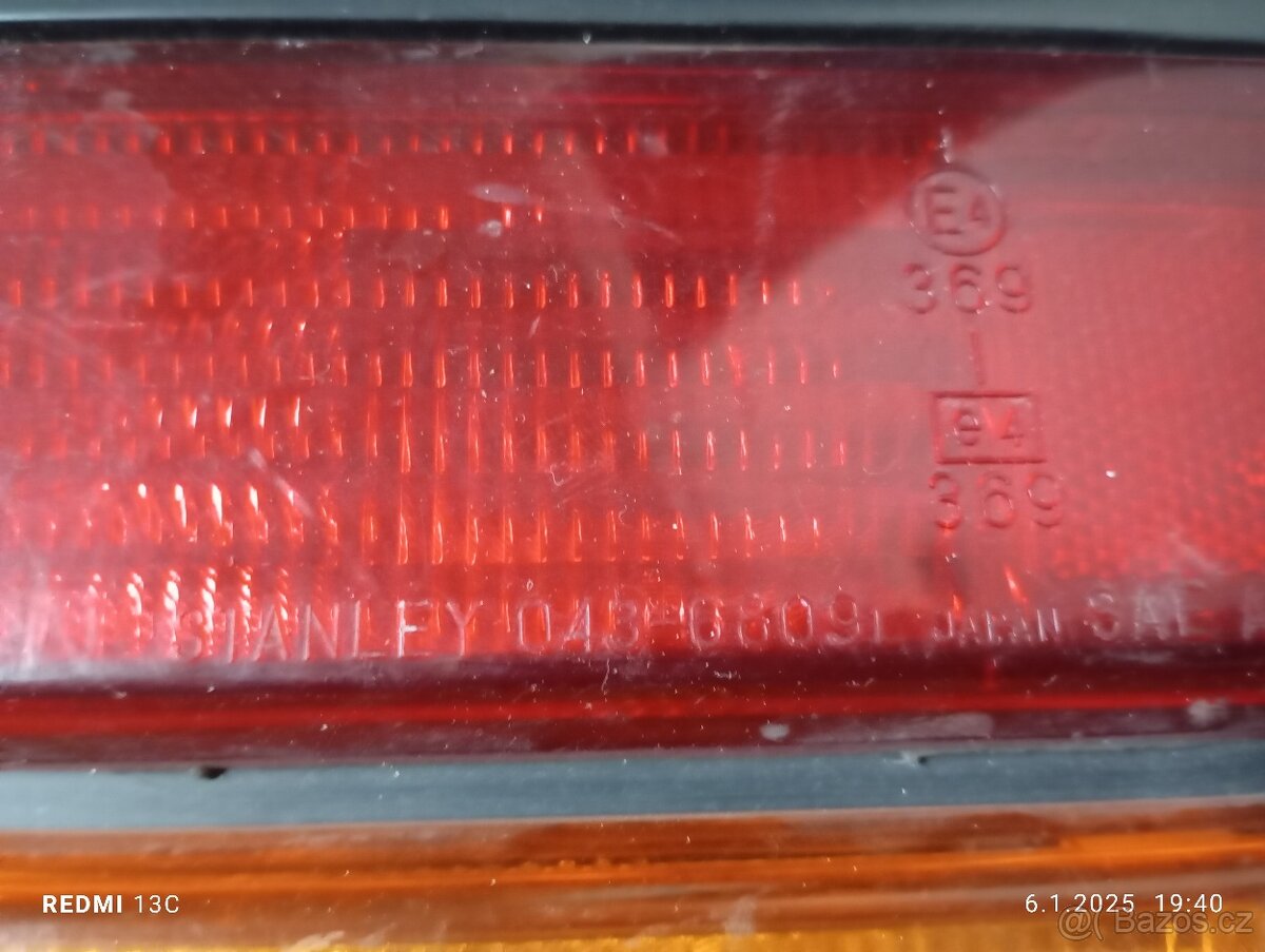 Zadní světla a blikače na staré vozidla Mazda 323 - 6