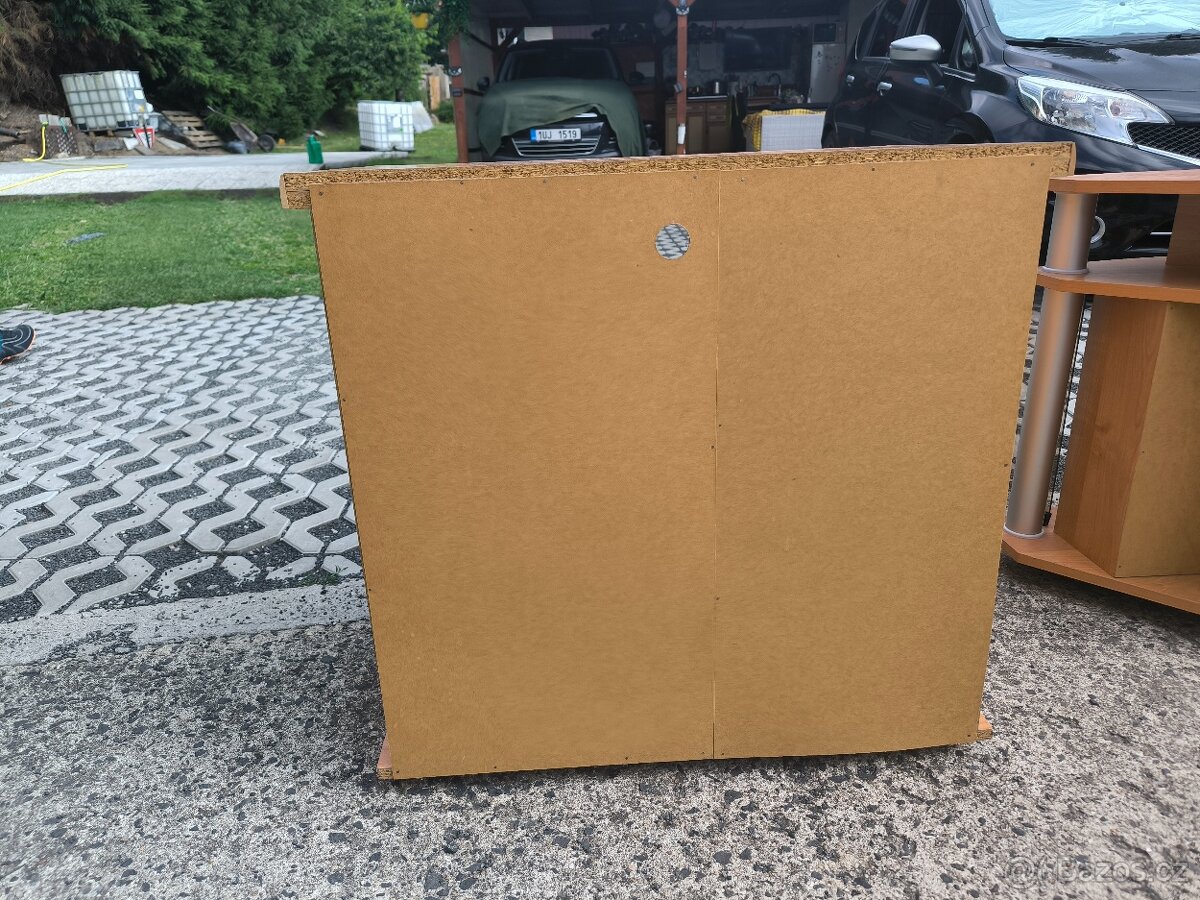 Prodám komodu +stolek pod televizi - 6