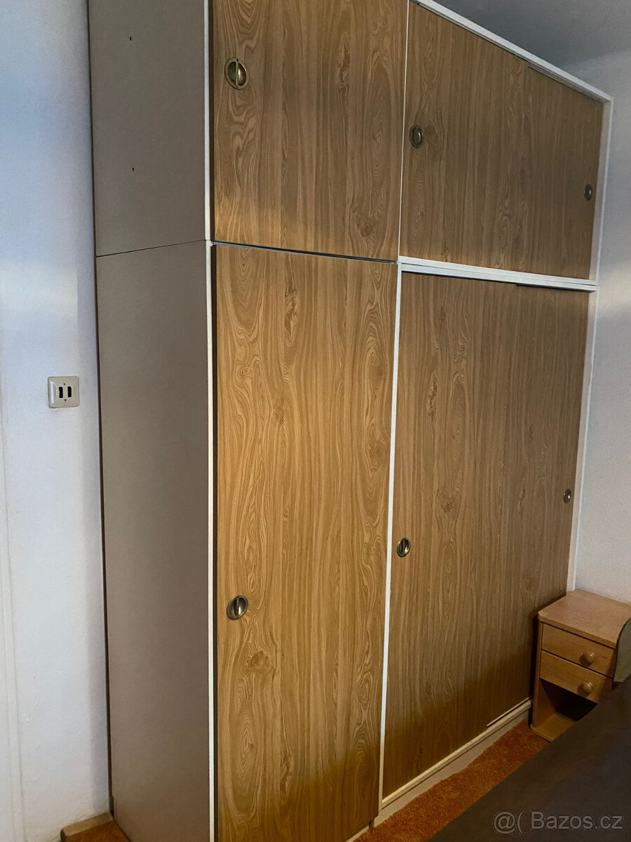 Prostorné retro skříně - 6