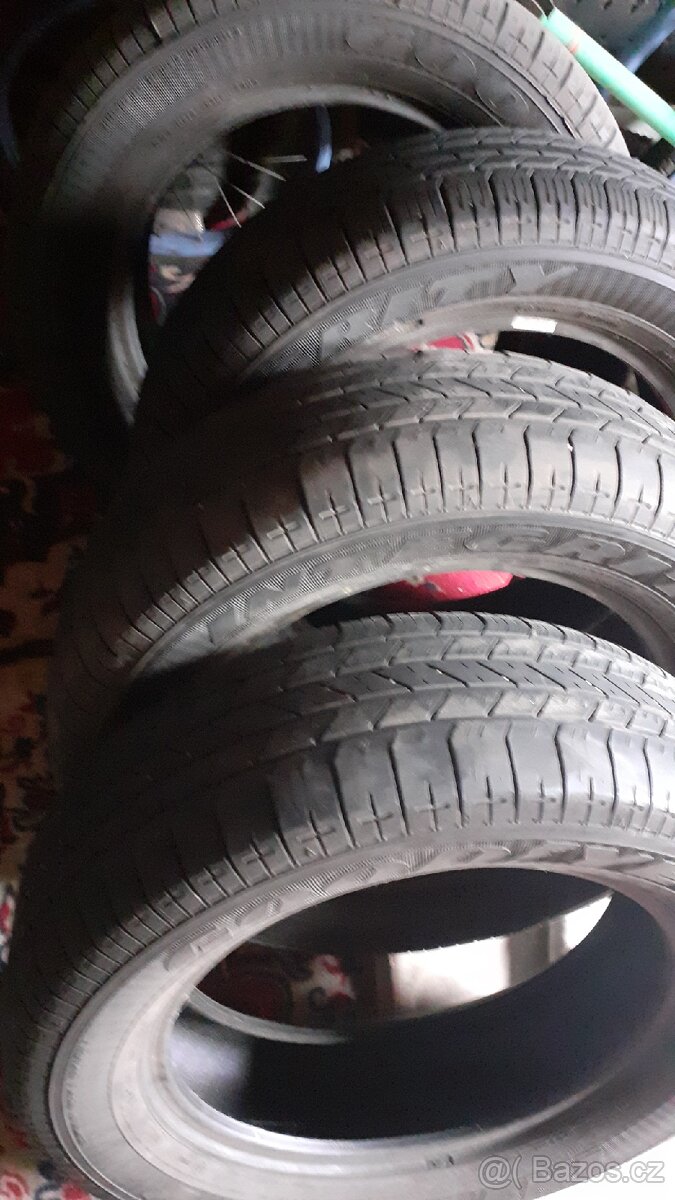 Pneu GoodYear 225 60 R17 98s čtyři kusy - 6