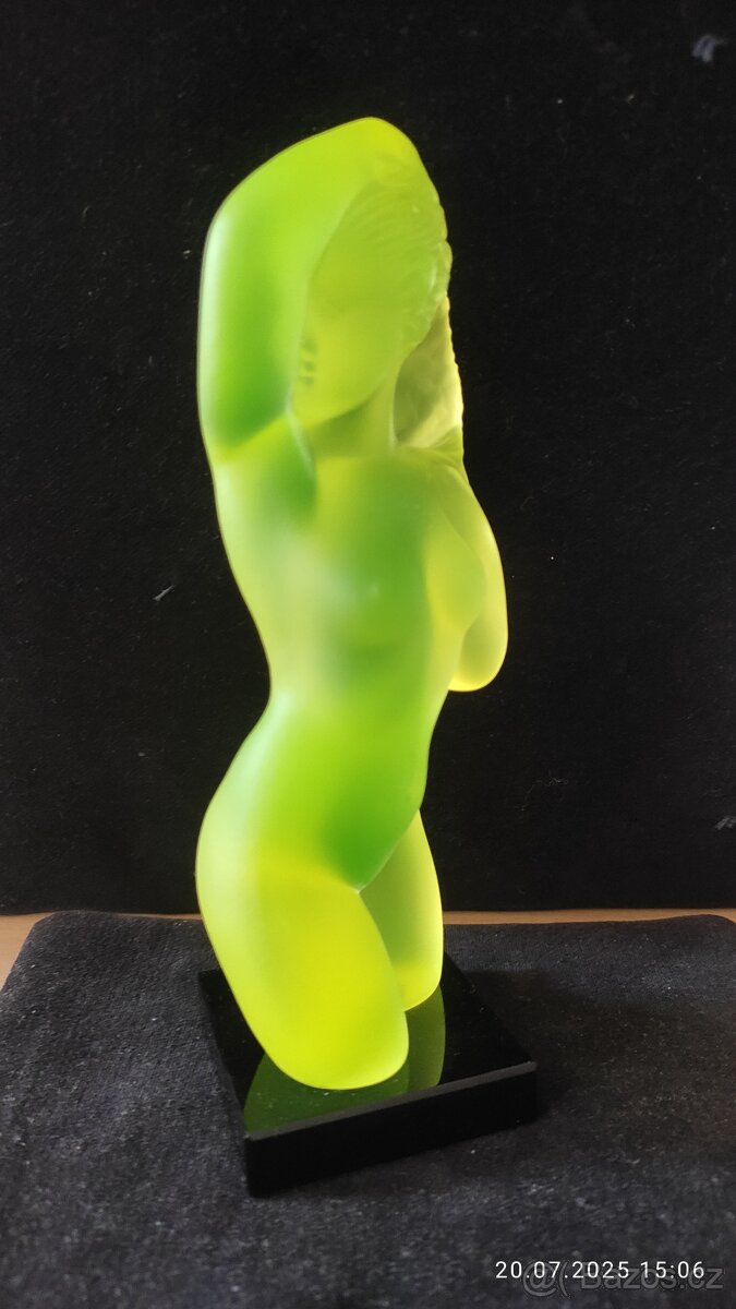 soška dívky uranové sklo 18cm top stav - 6