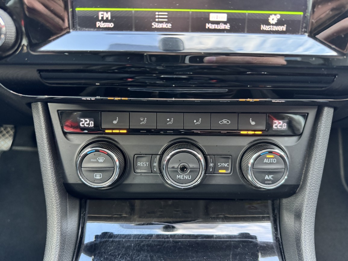 Škoda Superb 2.0TDi Ambition Xenony Navi Digi Klima - 6