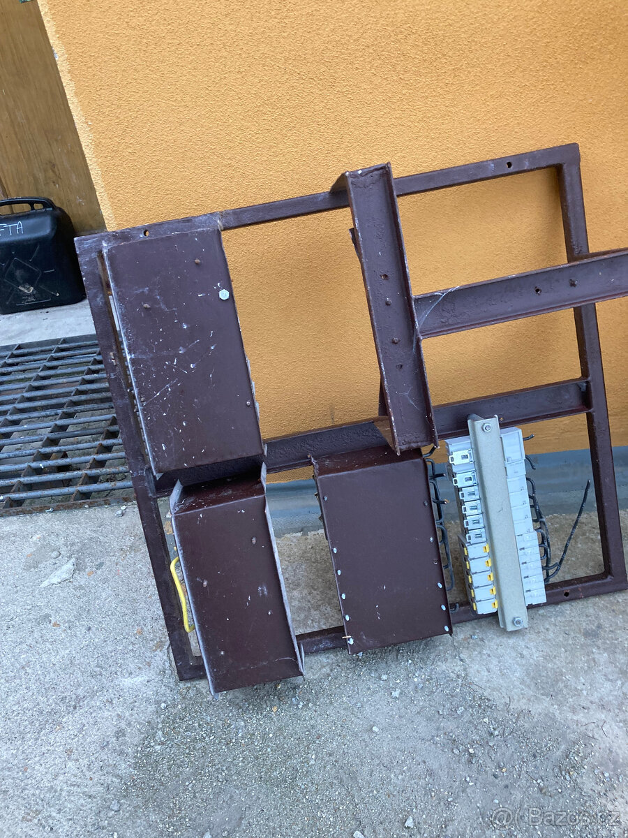 Elektrický rozvaděč, jističe, elektroinstalace za 500 kč - 6