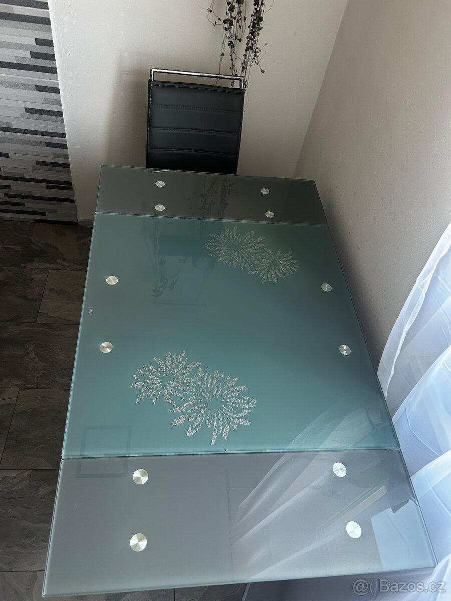 Rozkládací jídelní stůl - 6