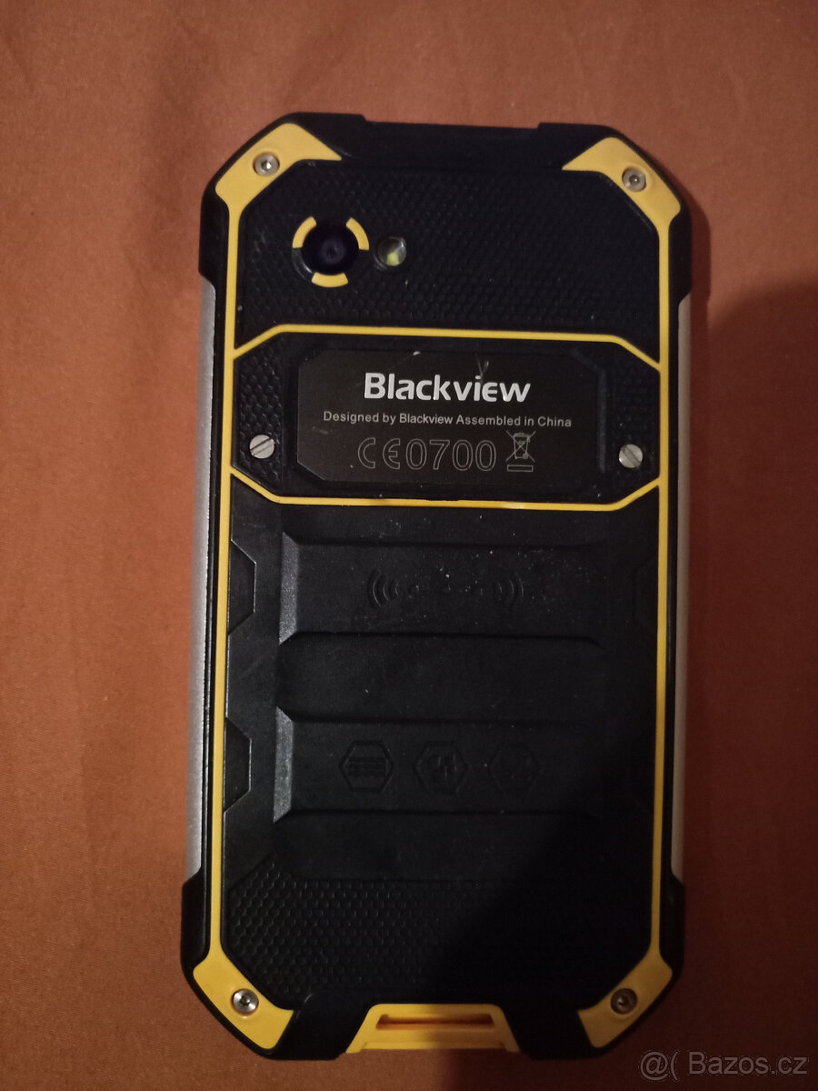 Odolný mobilní telefon iGET Blackview BV6000s - 6
