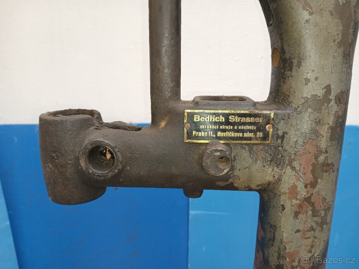 Sloupek s podstavcem ( Sloupová vrtačka ). - 6